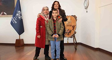 Başkan Çerçioğlu ilkokul öğrencisi Öz'ü ağırladı