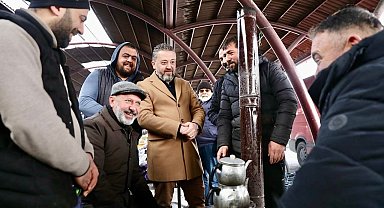 Başkan Çolakbayrakdar esnaf ve vatandaşlarla birlikte