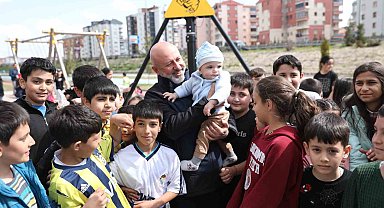 Başkan Çolakbayrakdar: "Çocuklar için bütün parklarda toprak alan yapıyoruz"