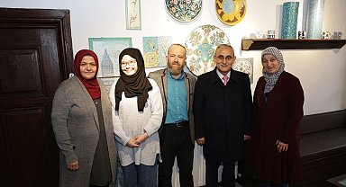 Başkan Işık çini sanatçısı İsmail Yiğit'i ziyaret etti