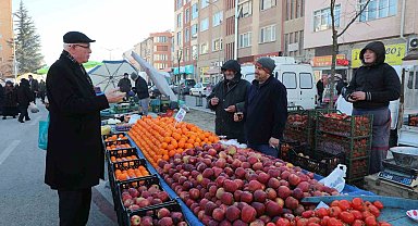 Başkan Kurt'tan salı pazarına ziyaret