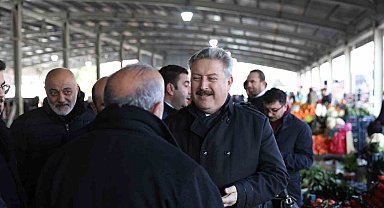 Başkan Palancıoğlu Esenyurt Pazar Yerinde esnafı ziyaret etti