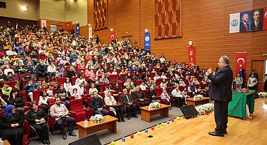 Başkan Yalçın çocukların tiyatro sevincine ortak oldu