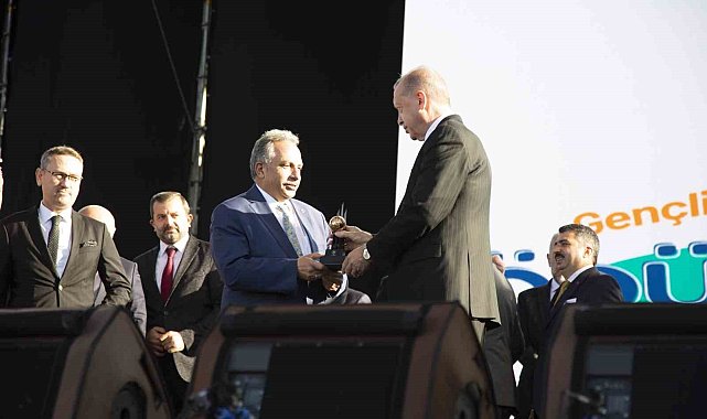 Başkan Yalçın'a 5 yılda 10 ödül