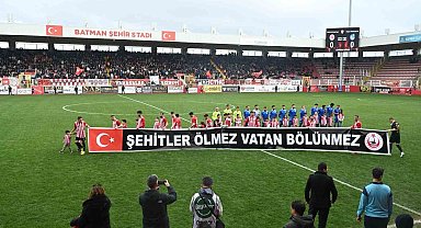 Batman Petrolspor, oyuncuları şehit ve gazi çocuklarıyla sahaya çıktı