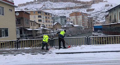 Bayburt Belediyesinin yoğun kar mesaisi devam ediyor