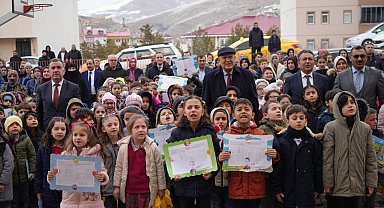 Bayburt'ta 14 bin 935 öğrenci karne sevinci yaşadı