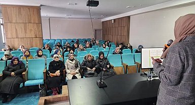 Bayburt'ta 'Aile Ahlak Eğitimi' konulu konferans düzenlendi