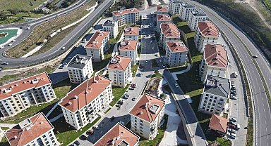 Bayraklı'da TOKİ konutlarının çevre düzenlemesi tamam