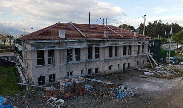 Bayraklı'daki tarihi üçüz bina yenileniyor