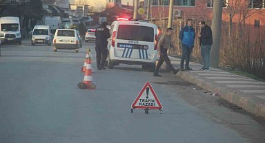 Bayramiç'te motosiklet yayaya çarptı: 3 kişi metrelerce savruldu
