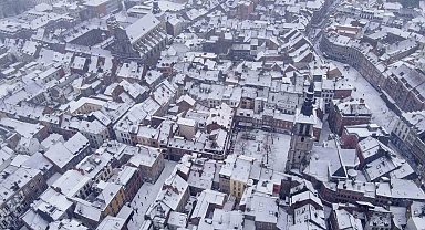 Belçika'da yoğun kar yağışı: Seferler askıya alındı