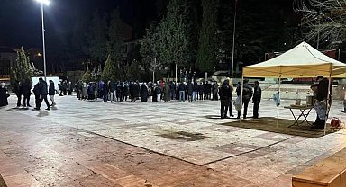 Belediyeden sıcak çay ikramı