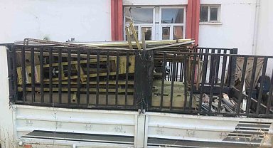 Belediyenin hurda malzemeleri ihalesiz sattığı iddiası