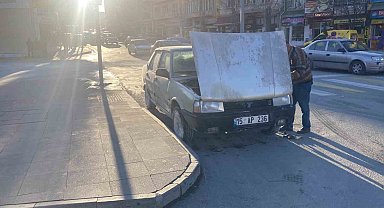 Benzin hortumu patlayan Tofaş marka otomobil alev aldı