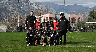 Beşiktaş Artaş U-10 takımı kalecisi minik Doruk, Bilecik'in gururu oldu