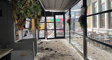 Beşiktaş'ta ana isale hattı patlayınca iş yerini su basan esnaf: "İSKİ'yi aradık ama geç geldiler"