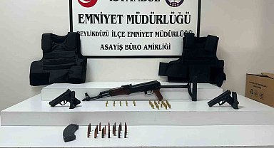 Beylikdüzü'nde şok operasyon: Evde kalaşnikof ele geçirildi