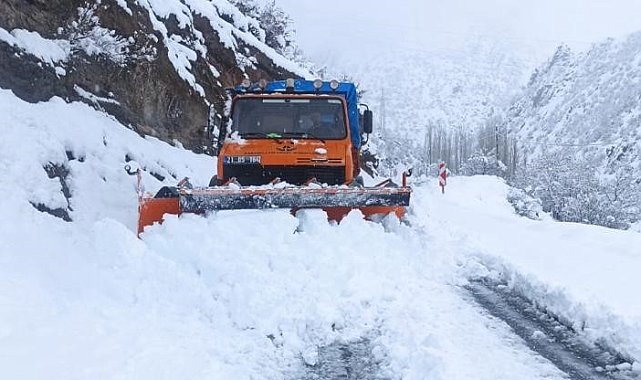 Beytüşşebap'ta kar kalınlığı 1 metreyi geçti, 20 köy yolu ulaşıma kapandı