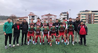 Bilecik U-18 Gençler Ligi'nde 2 hafta önce şampiyonluğu garantileyen 1308 Osmaneli Belediyespor kupasına kavuştu
