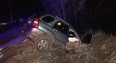 Bilecik'te alkollü sürücünün kullandığı araç köprüden aşağı düştü, 2 yaralı