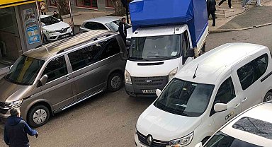 Bilecik'te çift sıra parklar sürücüleri çileden çıkarıyor