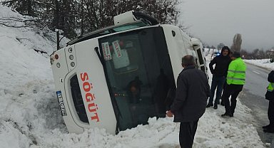 Bilecik'te işçi servisi devrildi, 1 kişi yaralandı