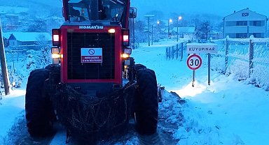 Bilecik'te kapanana köy yolları açmak için ekipler seferber oldu