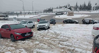 Bilecik'te kar yağışı hayatı olumsuz etkiledi