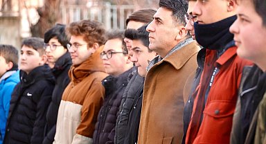 Bilecik'te okullarda şehitler için saygı duruşunda bulunuldu