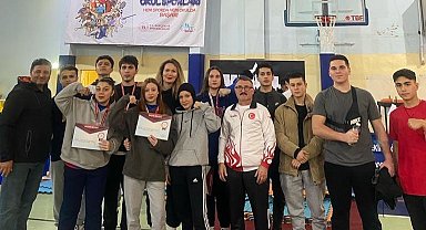 Bilek güreşinde 6 madalya