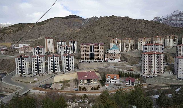 Bin 700 seçmenli mahallede 10 muhtar adayı tartışma konusu oldu