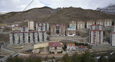 Bin 700 seçmenli mahallede 10 muhtar adayı tartışma konusu oldu