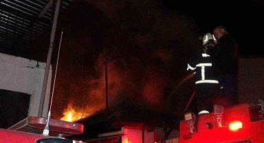 Binayı kaplayan alevler paniğe neden oldu