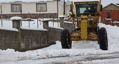Bingöl'de 26 köy yolunda çalışmalar sürüyor