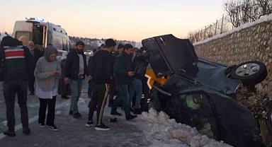 Bingöl'de otomobil takla attı: 5 yaralı