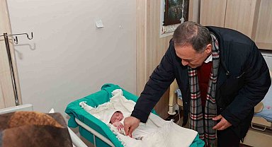 Bingöl'de yılın son bebeği ve yeni yılın ilk bebeği doğdu