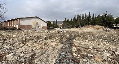Binlerce mezun veren liseden geriye boş bir arsa kaldı