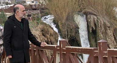 Bir yanda acılı babanın evlat nöbeti, diğer yanda her şeyden habersiz manzara keyfi