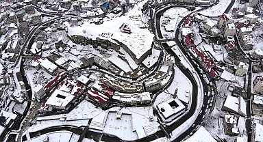 Bitlis'in karla bütünleşen tarihi güzellikleri mest ediyor