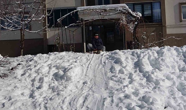 Bitlis'te 15 köy yolu kardan dolayı kapalı