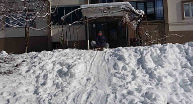 Bitlis'te 15 köy yolu kardan dolayı kapalı