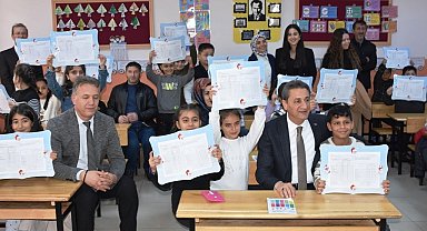 Bitlis'te 94 bin öğrenci karne heyecanı yaşadı