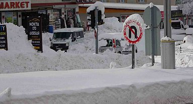 Bitlis'te kar 315 yerleşim yolunu ulaşıma kapattı