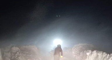 Bitlis'te yol açma çalışmaları devam ediyor