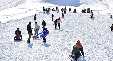 Bitlis'teki kayak tesisi yarıyıl tatilinde dolup taştı