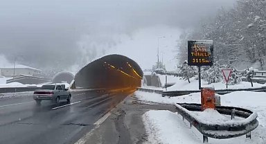 Bolu Dağı ve Düzce'de kara rağmen ulaşım aksamadan sürüyor