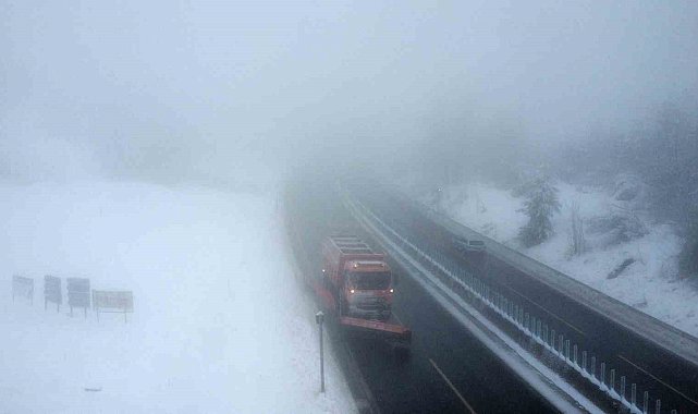 Bolu Dağı'nda sis ve kar etkili oluyor