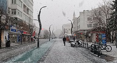Bolu'ya lapa lapa kar yağıyor
