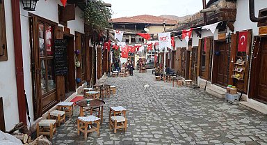 Bu sokaktaki tüm esnaf kadın